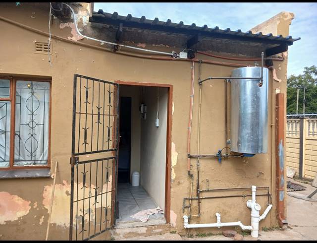 4 BEDROOM HOUSE FOR SALE IN SESHEGO B